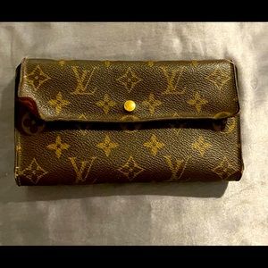 Authentic Louis Vuitton Sarah Wallet